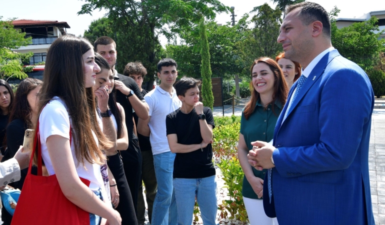baskan eski belgem ogrencileriyle