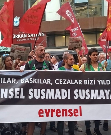 evrensele-saldiri-sonrasi-izmirde-eylem-evrensel-susmadi-susmayacak