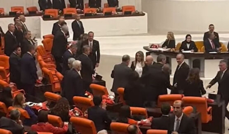 kapak_meclisteki-gazze-oturumu-gergin-basladi-dervisoglu-ve-bahceli-tokalasmadi-556474