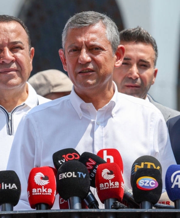 ozgur-ozel-bir-uzlasi-zemini-ariyoruz-anayasa-tartismasi-icinde-yokuz