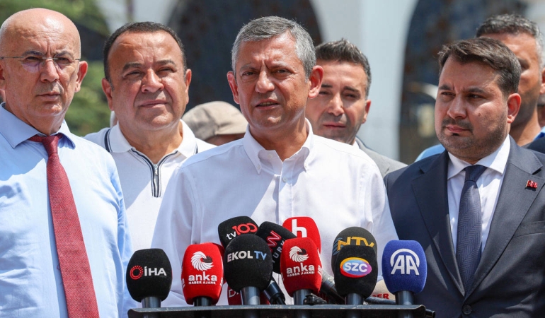 ozgur-ozel-bir-uzlasi-zemini-ariyoruz-anayasa-tartismasi-icinde-yokuz