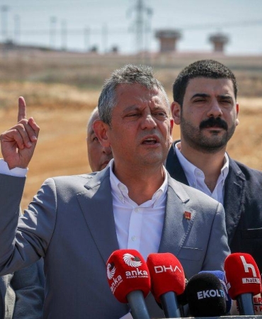 ozgur-ozelden-cercioglu-aciklamasi-ya-iceri-atil-ya-partime-katil-demisler