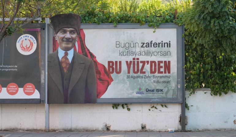 photo_5877729544658602623_y