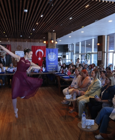 Başkan Mutlu, geleceğin kadın liderleriyle buluştu (8)