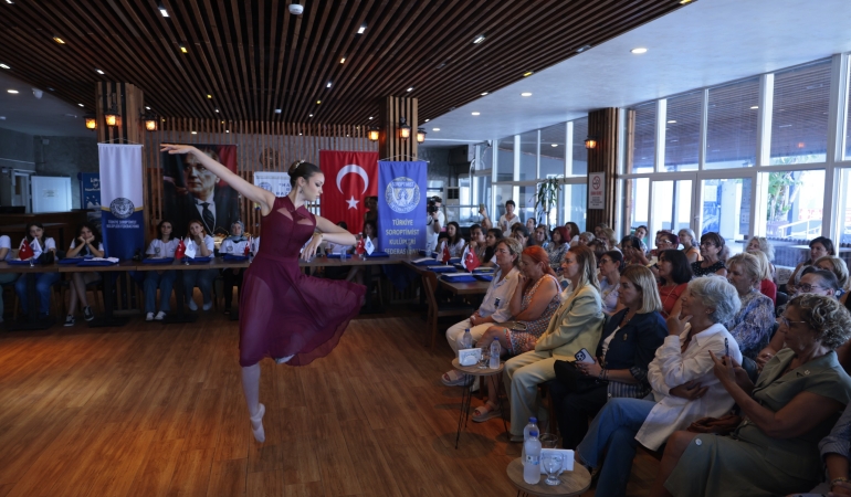 Başkan Mutlu, geleceğin kadın liderleriyle buluştu (8)
