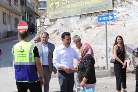 Bayraklı'da yol yenileme çalışmaları hız kesmiyor (8)