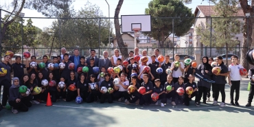 Belediye’den Öğrencilere Spor Malzemesi Desteği (18)