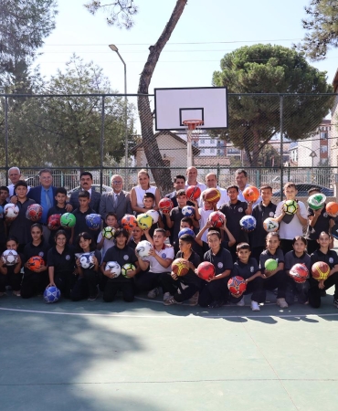Belediye’den Öğrencilere Spor Malzemesi Desteği (18)