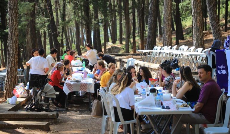 Büyükşehir Yaşam Merkezleri Kursiyerlerini Piknikte Buluşturdu (1)