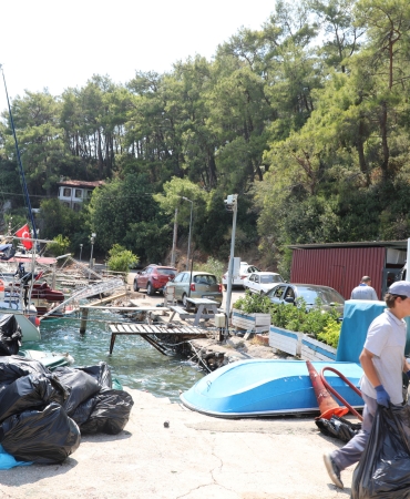 Büyükşehirden Araç Yolu Olmayan Koylarda Temizlik (2)