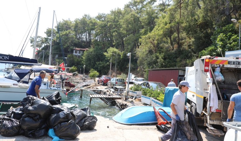 Büyükşehirden Araç Yolu Olmayan Koylarda Temizlik (2)