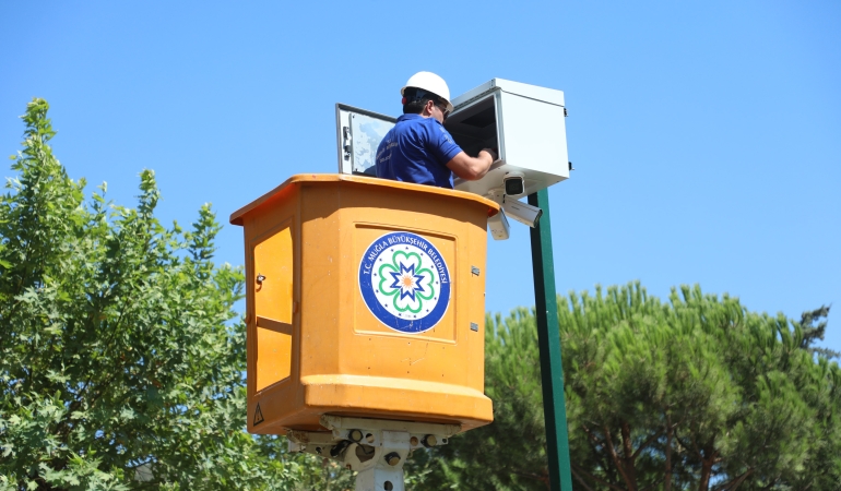 Büyükşehir’den Parklara Kameralı Güvenlik ve Ücretsiz Wi-Fi (2)