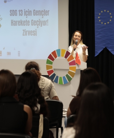 Gençler iklim eylemi için Konak’ta zirve yaptı (2)