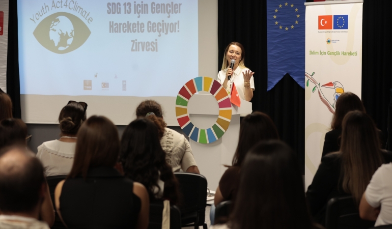 Gençler iklim eylemi için Konak’ta zirve yaptı (2)