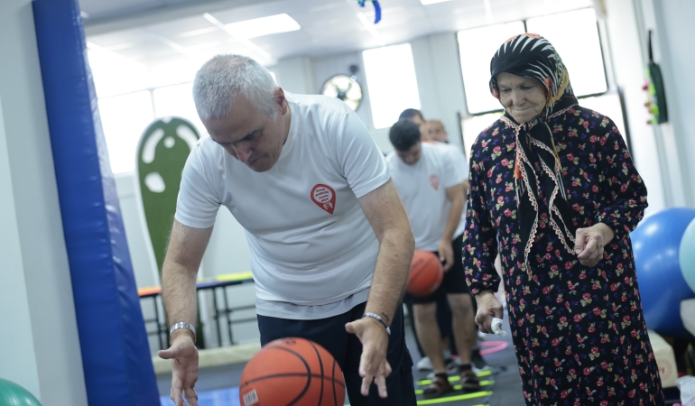 Konak Engelsiz Yaşam Köyü’nün çocuk yürekli abisi (4)