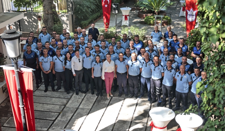 Konak’ta zabıta personeline anlamlı kutlama (1)