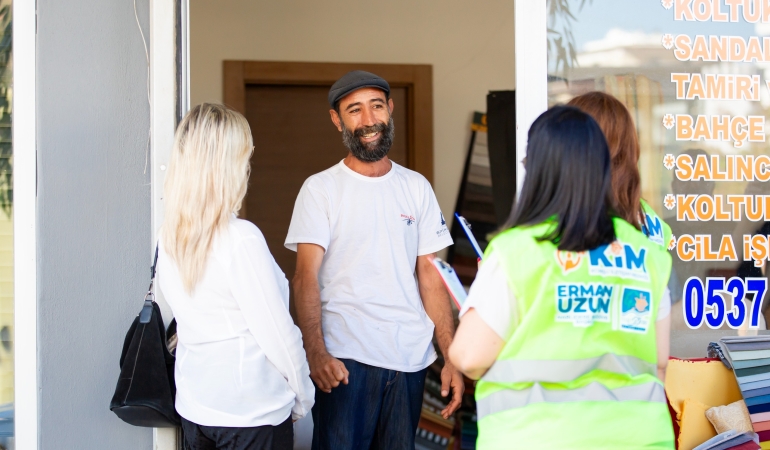 NARLIDERE BELEDİYESİ ESNAFI DİNLİYOR, SORUNLAR HIZLA ÇÖZÜLÜYOR (1)