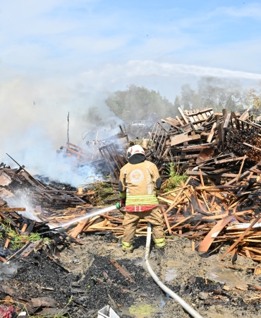 Palet Fabrikasındaki Yangın Kontrol Altına Alındı (2)