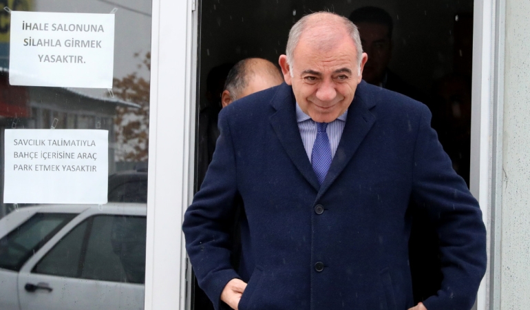 gursel-tekin-goreve-basladik-dedi-ortada-cenaze-var-kaldirmayalim-da-koksun-mu-p9hl