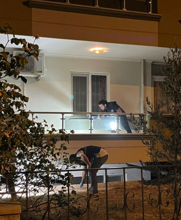 Muğla'da belediye başkanının ailesinin evine yanıcı madde atan 2 şüpheli yakalandı