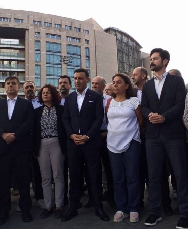 ozgur-celik-baris-konusulurken-ahmet-ozer-330-gundur-neden-tutuklu