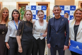 ozgur-ozel-ferdi-zeyrek-in-kizi-nehir-in-universite-kayit-islemine-eslik-etti