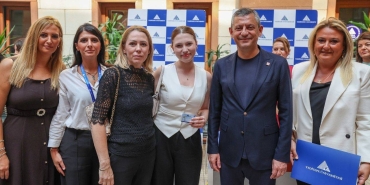 ozgur-ozel-ferdi-zeyrek-in-kizi-nehir-in-universite-kayit-islemine-eslik-etti