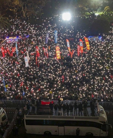 sarachane-deki-100-gun-mitinginde-gozaltina-alinan-35-genc-ilk-kez-hakim-karsisinda