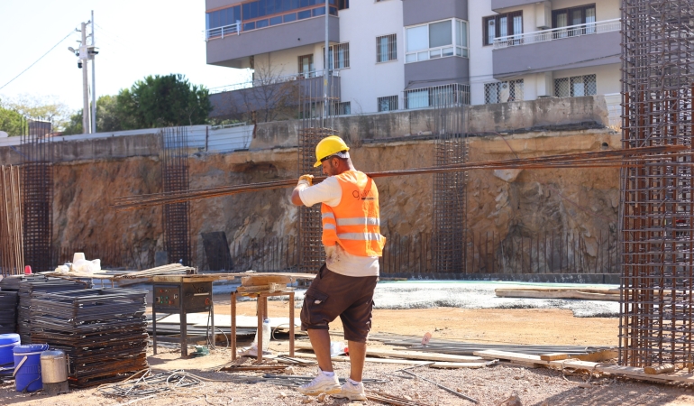 yeşilyurt pazaryeri çalışmalar hızlı bir biçimde devam ediyor (9)
