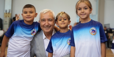 Başkan_ve_sporcular