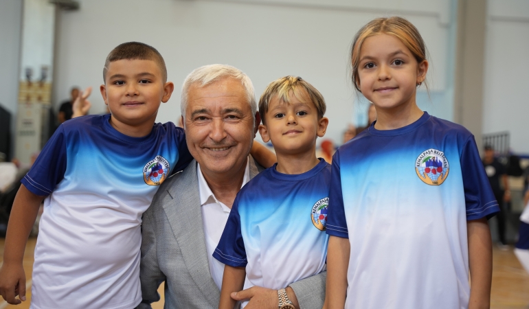 Başkan_ve_sporcular