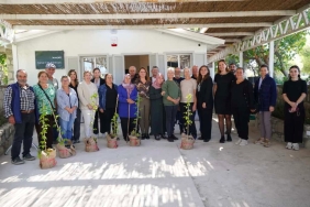 Çeşme Belediyesi’nden Dünya Kadın Çiftçiler Günü’nde Anlamlı BuluşmaPHOTO-2025-10-17-11-16-16 4