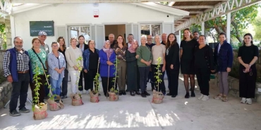 Çeşme Belediyesi’nden Dünya Kadın Çiftçiler Günü’nde Anlamlı BuluşmaPHOTO-2025-10-17-11-16-16 4