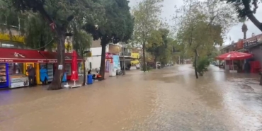 IZMIRDE-SAGANAK-ETKILI-OLDU_290304_media8