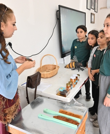 Manisalı Öğrenciler Arıların Önemini Öğreniyor (1)