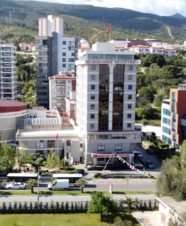 NARLIDERE BELEDİYESİ’NDEN MİNİK ÖĞRENCİLERE ÇANTA VE KIRTASİYE DESTEĞİ