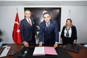 Narlıdere Belediye Başkanı Erman Uzun ve Halk Bankası Narlıdere Şube Müdürü İlker Özbek