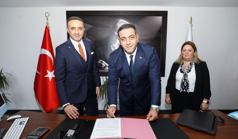 Narlıdere Belediye Başkanı Erman Uzun ve Halk Bankası Narlıdere Şube Müdürü İlker Özbek