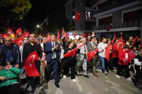 Tire’de Cumhuriyet coşkusu fener alayı ile zirveye çıktı