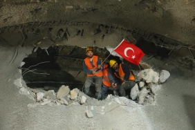 ankara-izmir-arasi-seyahat-suresi-dusuyor-koroglu-tunelinde-isik-gorundu-resim-1