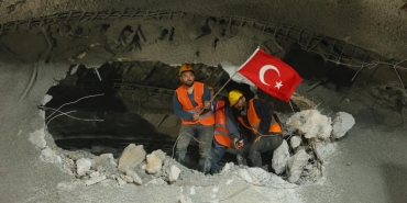 ankara-izmir-arasi-seyahat-suresi-dusuyor-koroglu-tunelinde-isik-gorundu-resim-1