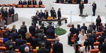 erdogan-meclis-chp-ayakta