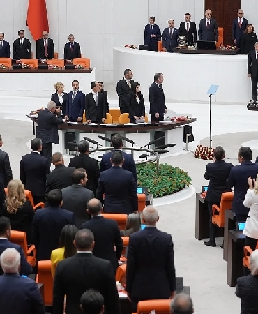 erdogan-meclis-chp-ayakta