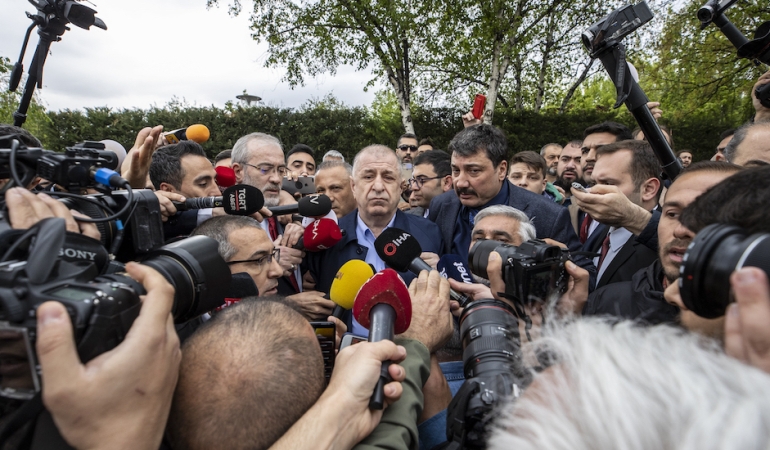 Zafer Partisi Genel Başkanı Özdağ, Meclis önünde açıklama yaptı: