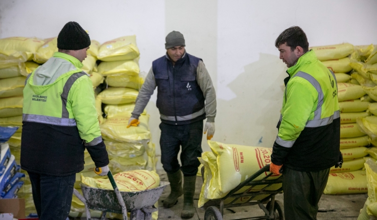 Güzelbahçe Belediyesi’nden çiftçiye güç veren destek