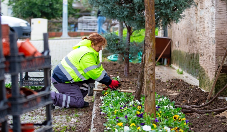 Narlıdere, peyzaj çalışmalarıyla güzelleşiyor