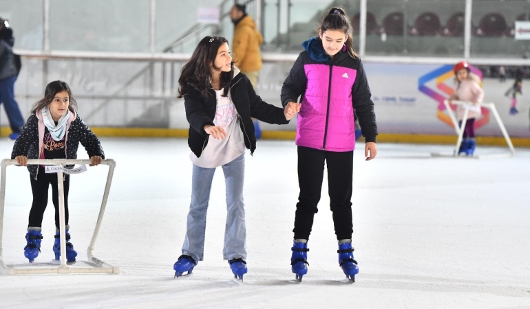 Büyükşehir’den öğrencilere yarıyıl tatili için buz pisti müjdesi