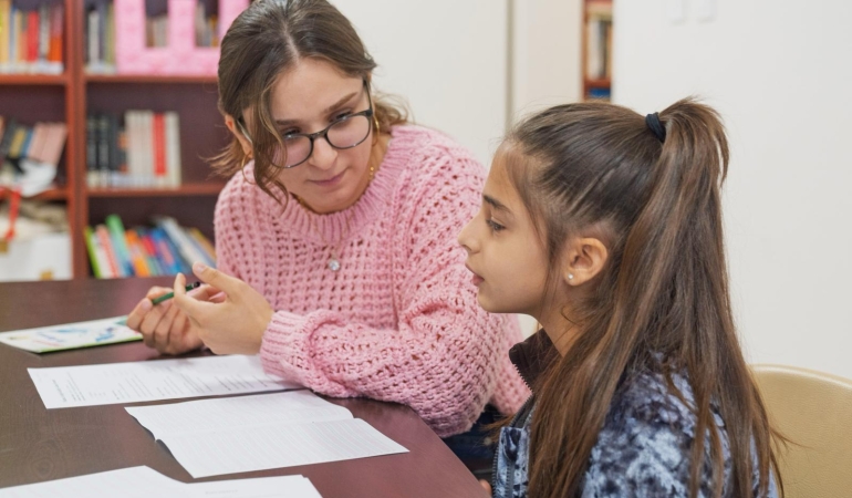 Çocuklar Renkli Harfler ile öğreniyor