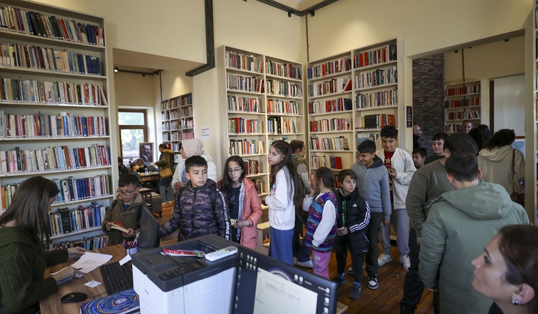 Cumhuriyet Kütüphanesi Bucalı çocukları ağırladı