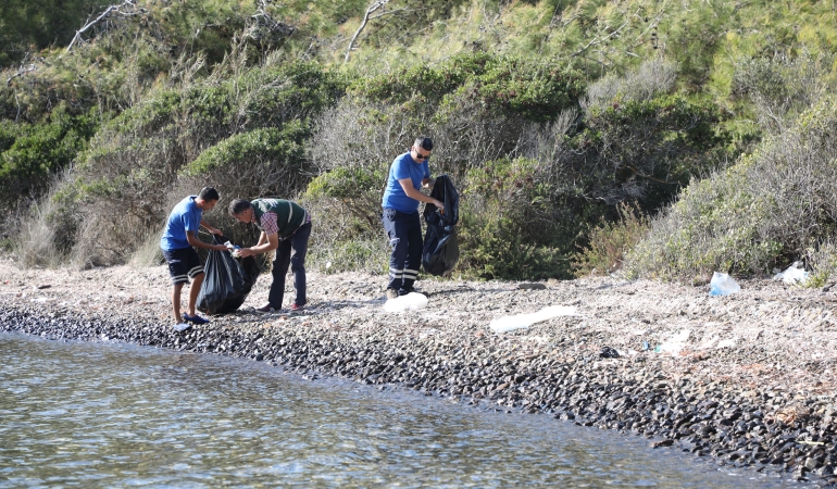 Muğla Büyükşehir’den Gökova ve Göcek’te Kapsamlı Kıyı Temizliği